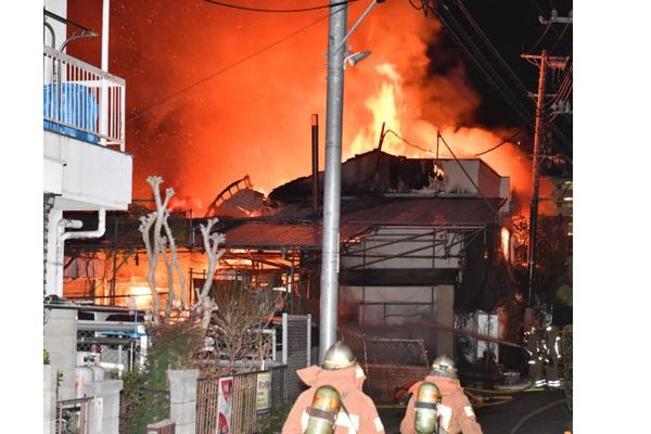 広島市南区で起きた火災の現場写真